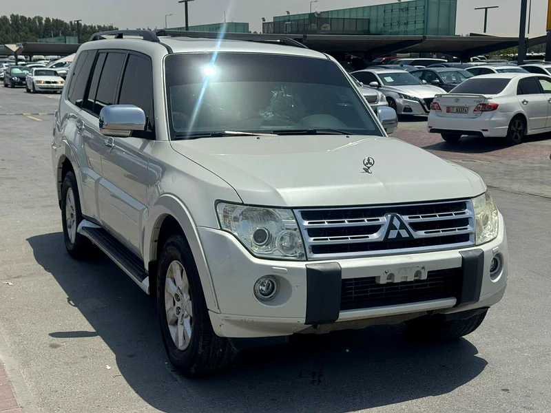باجيرو 2010 كامل الأوشن، لون أبيض، GCZc، سيارة كالين63135975941121112