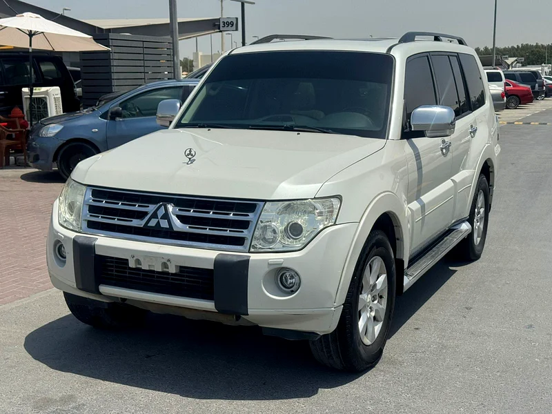 باجيرو 2010 كامل الأوشن، لون أبيض، GCZc، سيارة كالين63135975941121111