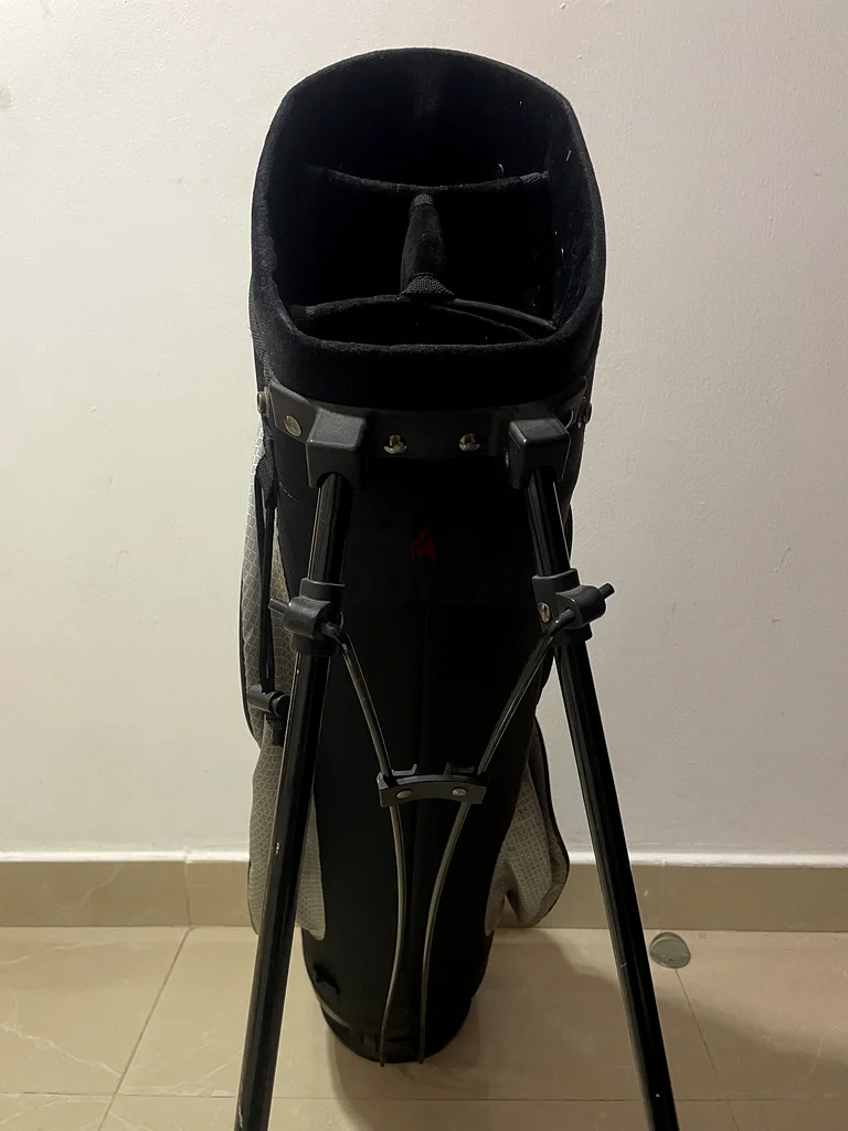 Golf Bag for Sale | Lightweight  Durable | Great Condition63245710524419112