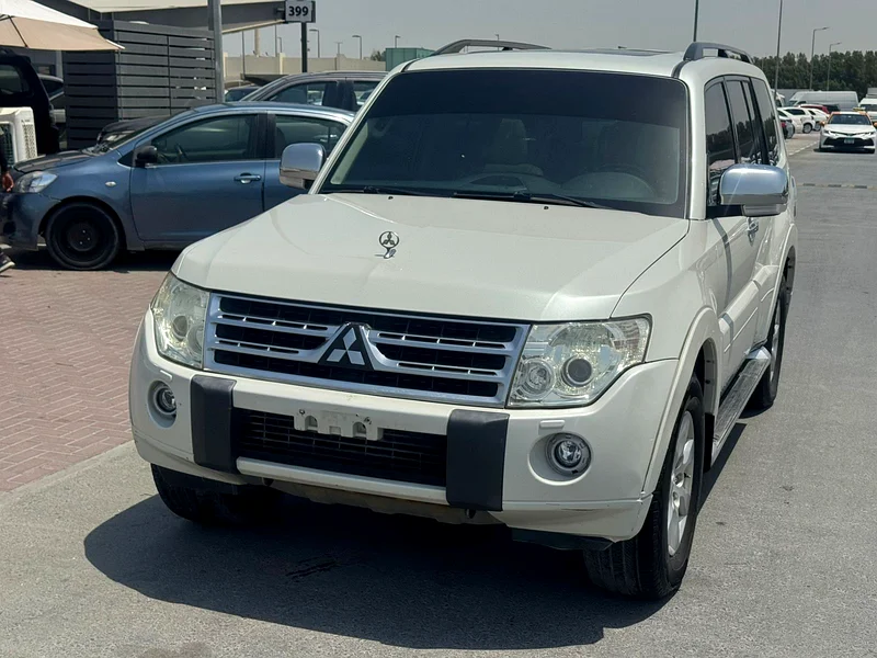 باجيرو 2010 كامل الأوشن، لون أبيض، GCZc، سيارة كالين63135975941121113