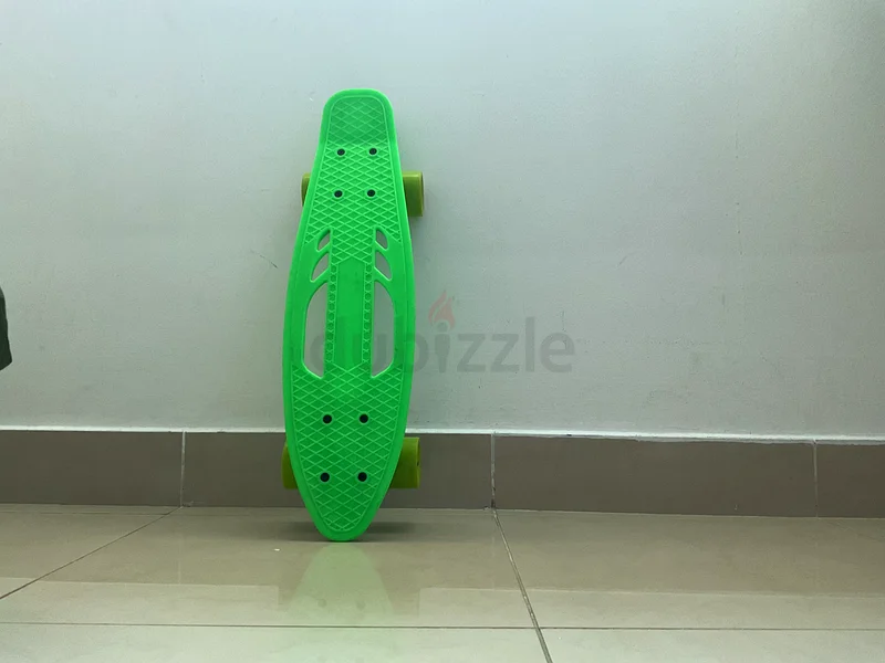 لوحة تزلج بحالة جيدة63246751560451116