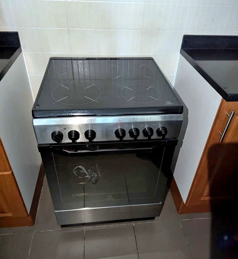 موقد كهربائي دائري بـ 60/60 سم من إنديسايت 4 hubs سيراميك62932695125121111