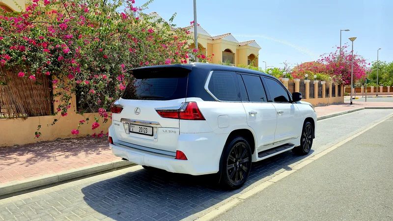 Lexus LX 570 V8 GCC full history in excellent condition63156992296195113
