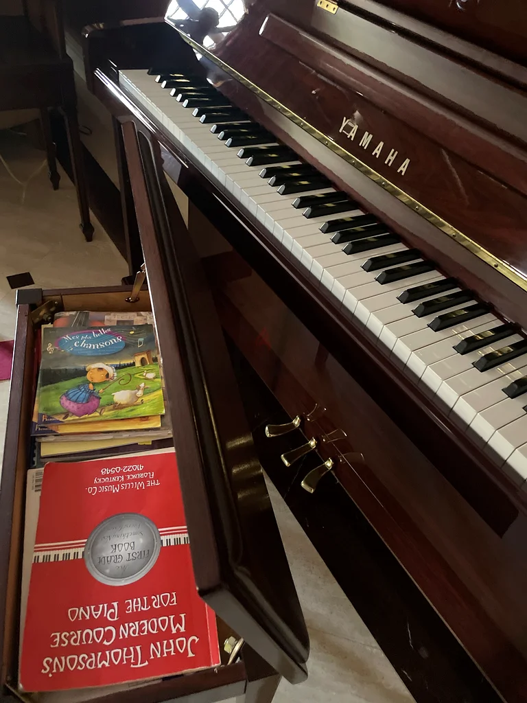 Yamaha Upright Piano – Excellent Condition63206383347074114