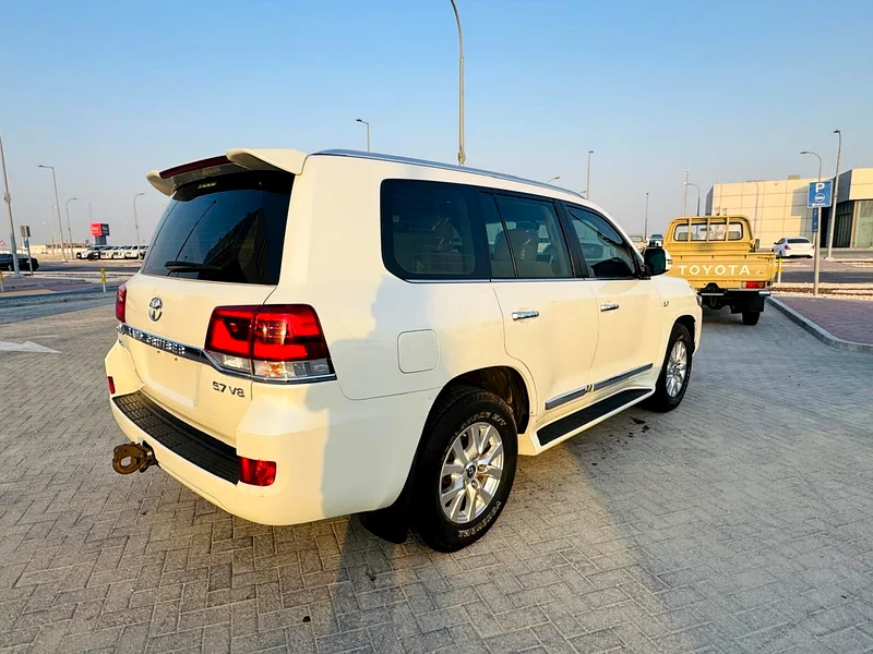 تويوتا لاندكروزر VXR  خليجي الفطيم موديل 202163140190865538113