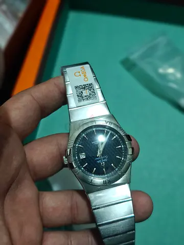 Classic Omega Mens Watch - Timeless Elegance!