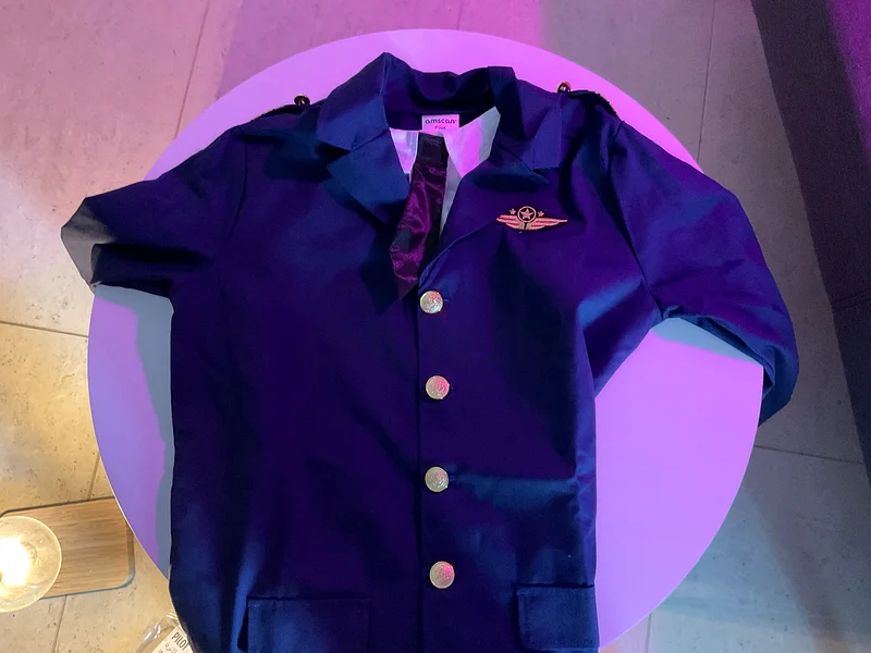 Stylish Pilot Cap and suit - Perfect for Aviation Enthusiasts!63239617383553112