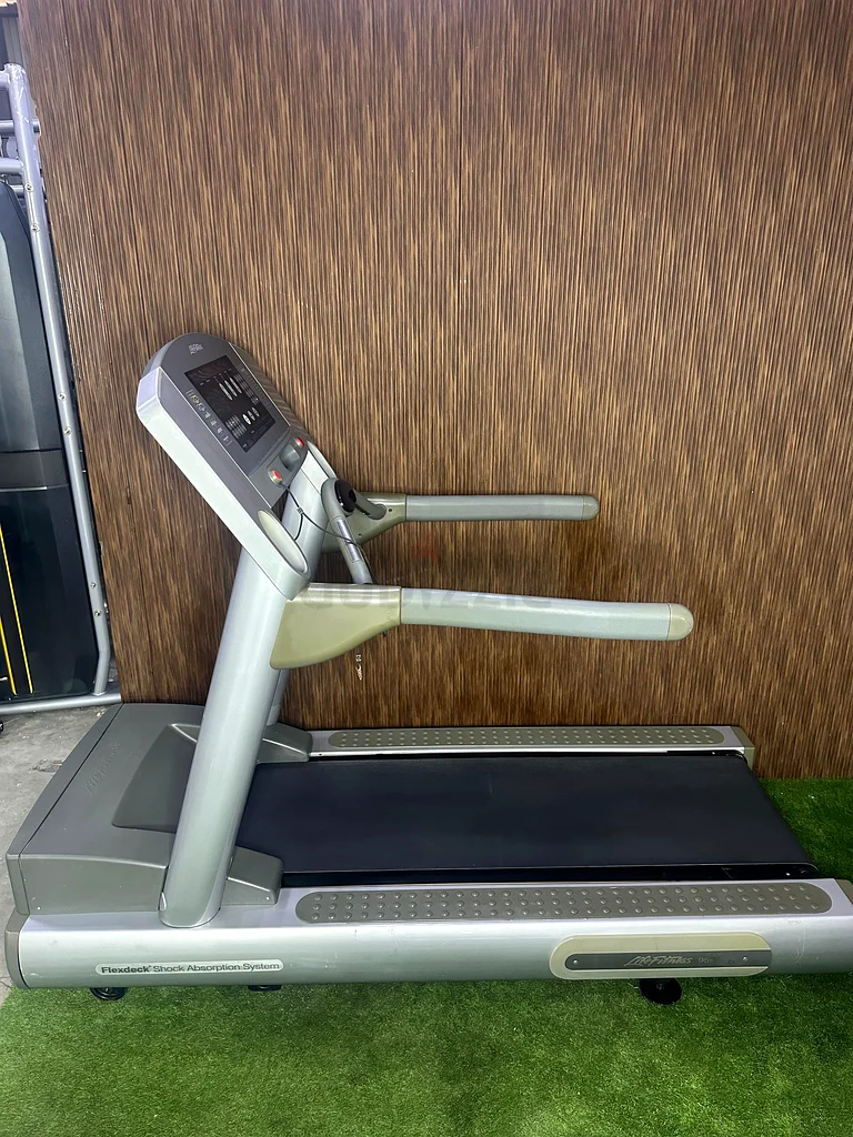 Life fitness treadmill632645817772811122