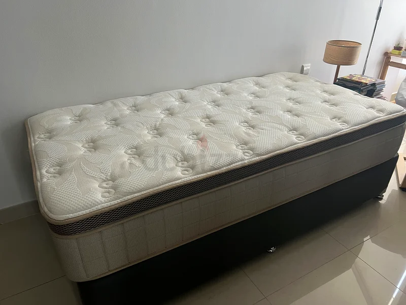450 آخر سعر **** سرير + مرتبة مريحة بحجم فردي للبيع 2x1 م63191607524225111