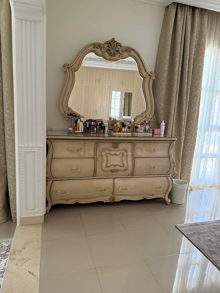 مجموعة غرفة نوم كلاسيكية أنيقة62865808944898112