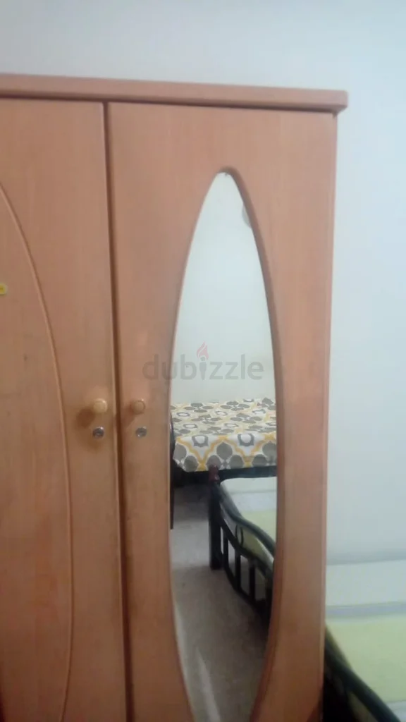ستوديو كبير مؤثث بالكامل (يعادل غرفة نوم واحدة مع صالة) قرب محطة الحافلات/المترو في بر دبي بعقد سنوي64057140093826110