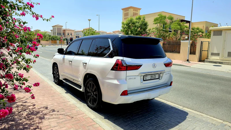 Lexus LX 570 V8 GCC full history in excellent condition63156992296195111