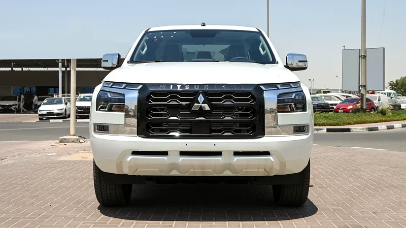 ميتسوبيشي إل-200 سبورتيرو 2.4 لتر ديزل كابينة مزدوجة دفع رباعي ناقل حركة أوتوماتيكي 6 سرعات إصدار كروم طراز 202563398590736898111