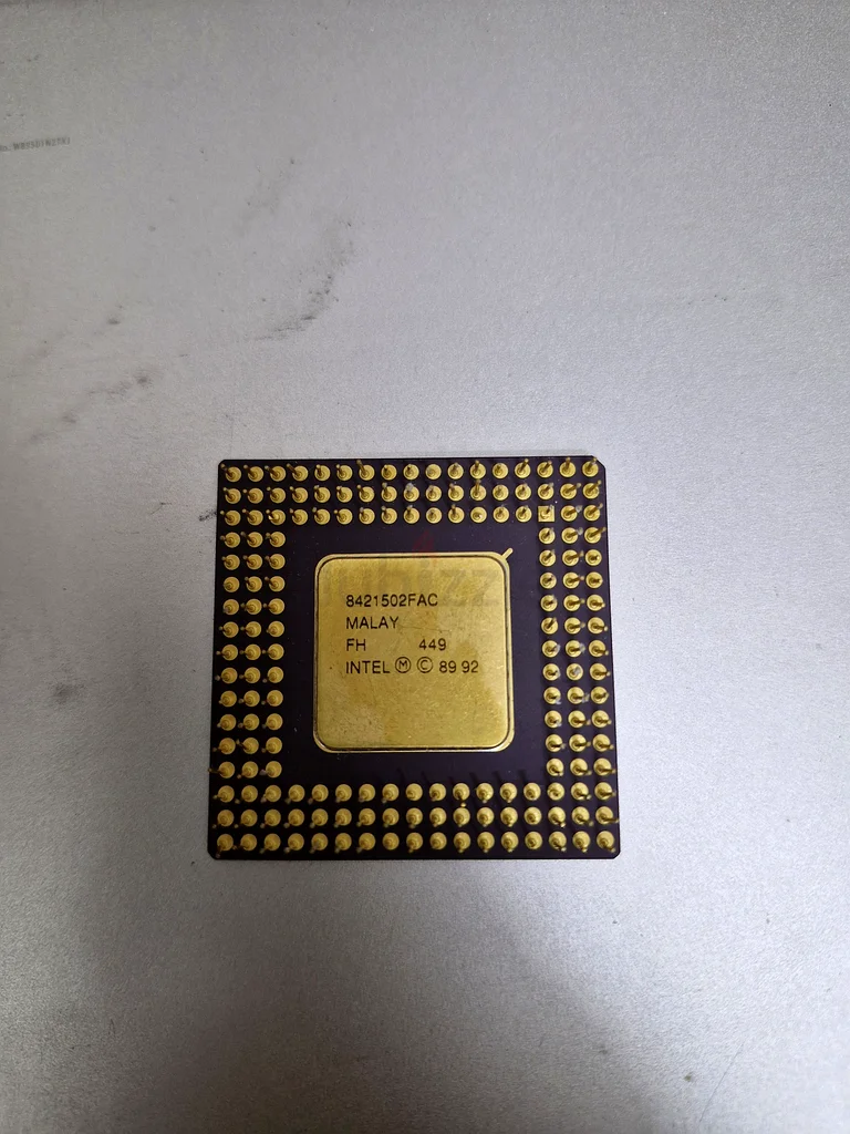 معالج إنتل القديم i486 SX2 – قطعة نادرة من تاريخ الحوسبة  
المعالج الأيقوني من أوائل التسعينيات63166653786371111
