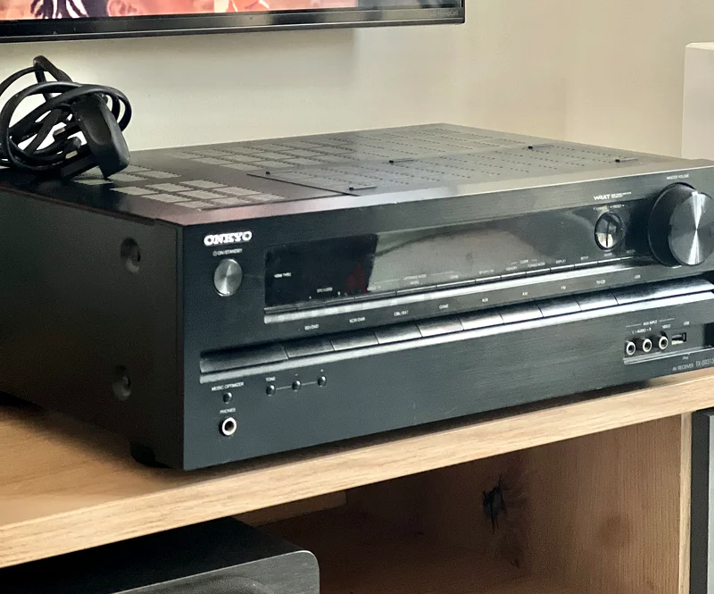 Onkyo Home Theater Receiver - Immersive Audio Experience!632612761582091111