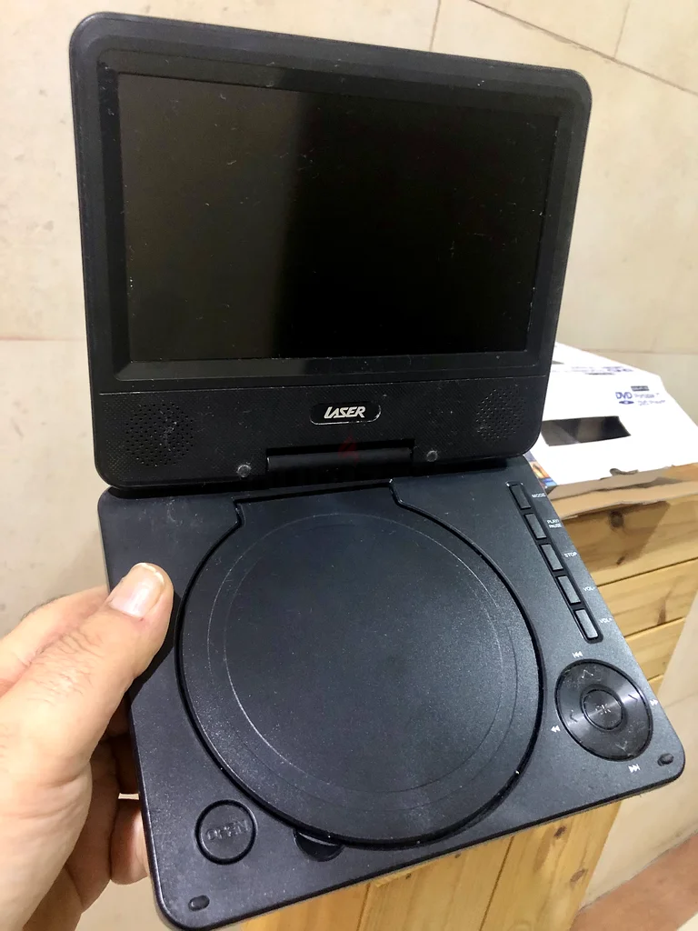 مشغل أقراص مدمجة صغير ومحمول مع مكبرات صوت مدمجة63164787745666114