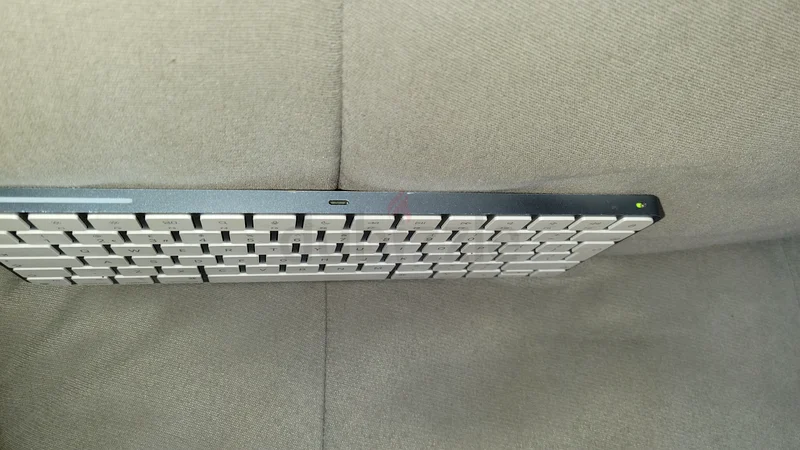 Sleek Wireless Keyboard for Effortless Typing!63254495786626111