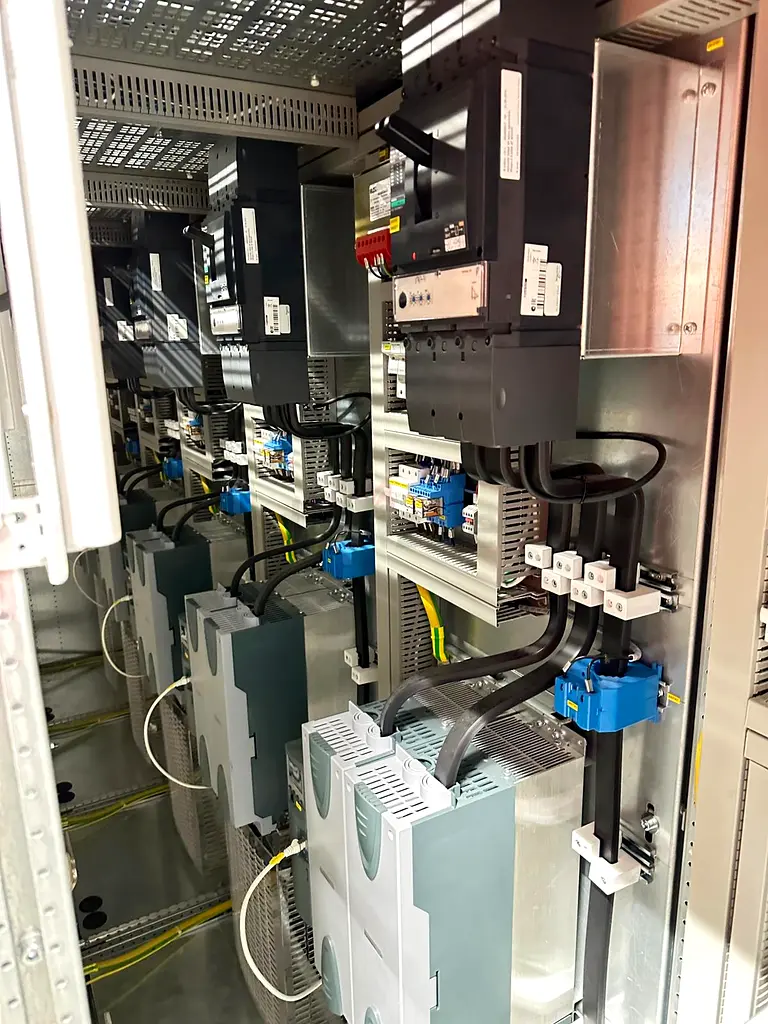 Industrial Electrical Distribution Panel - Perfect for Your Business Needs!