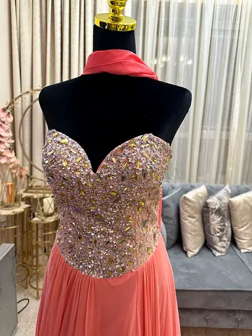 Elegant Beaded Evening Gown - Perfect for Special Occasions!