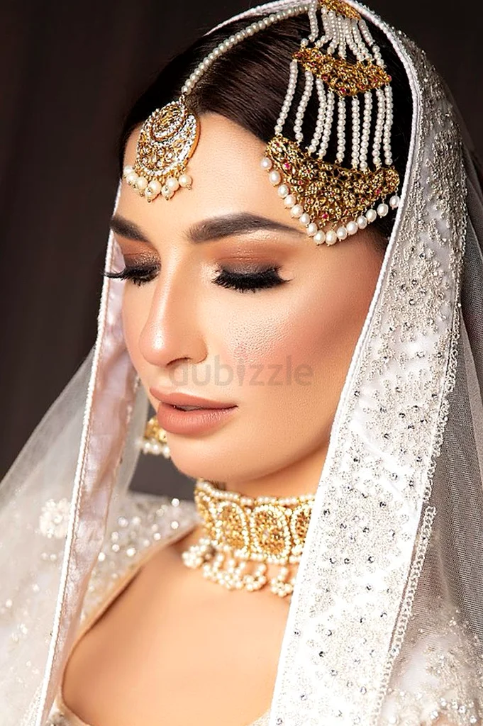 Makeup artist and henna artist63221863656833112