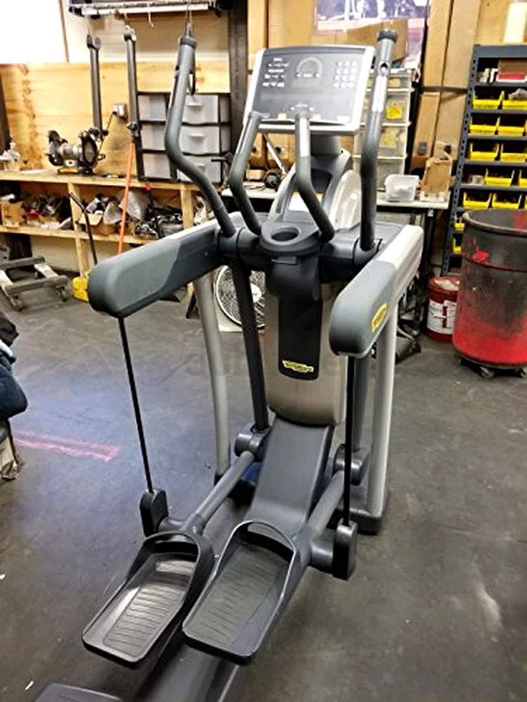 Technogym Vario 700i Total Body Elliptical63172672374531111