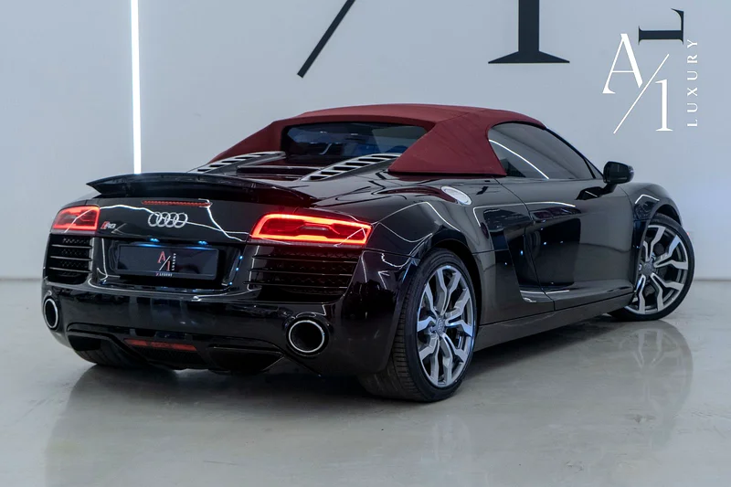 أودي R8 كواترو سبايدر V8، 2014، سجل الصيانة، كيلومترات قليلة جدًا، حزمة ألياف الكربون، دول مجلس التعاون الخليجي63225313672323113