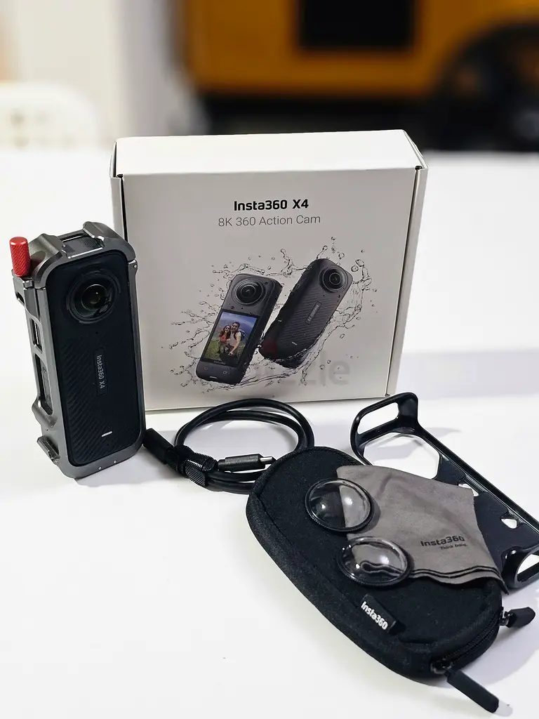 Insta 360 X4
