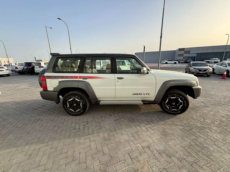 Nissan Patrol Super Safari Automatic Gulf model63139706464130113