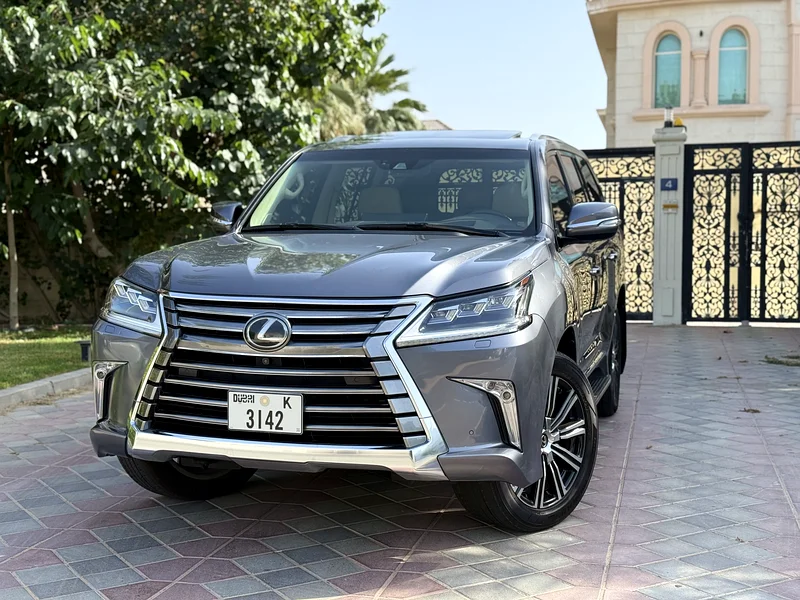 لكزس LX570 بلاتينوم، خيار كامل، رمادي، أميال قليلة، 2020، كأنه جديد63226215795331111