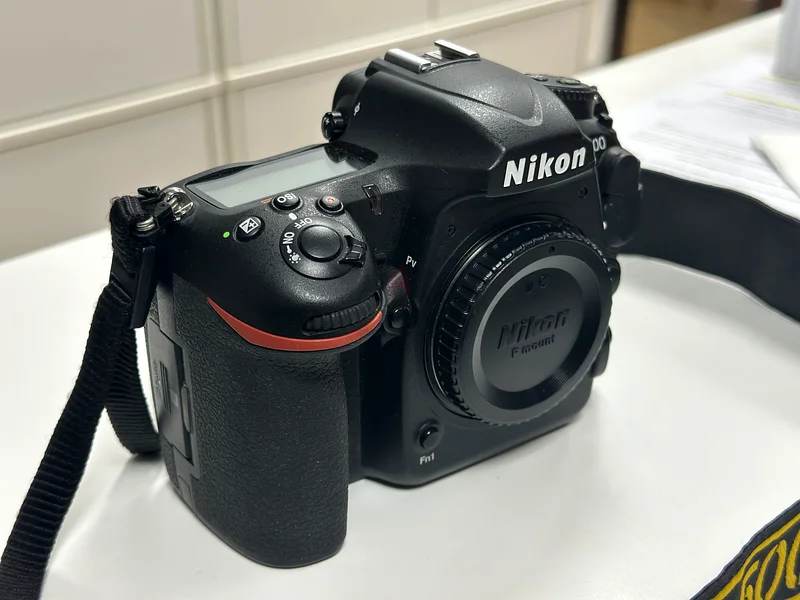 جهاز كاميرا نيكون D500 + مقبض بطارية + 3 بطاريات + جهاز تحكم عن بعد63242171684226113