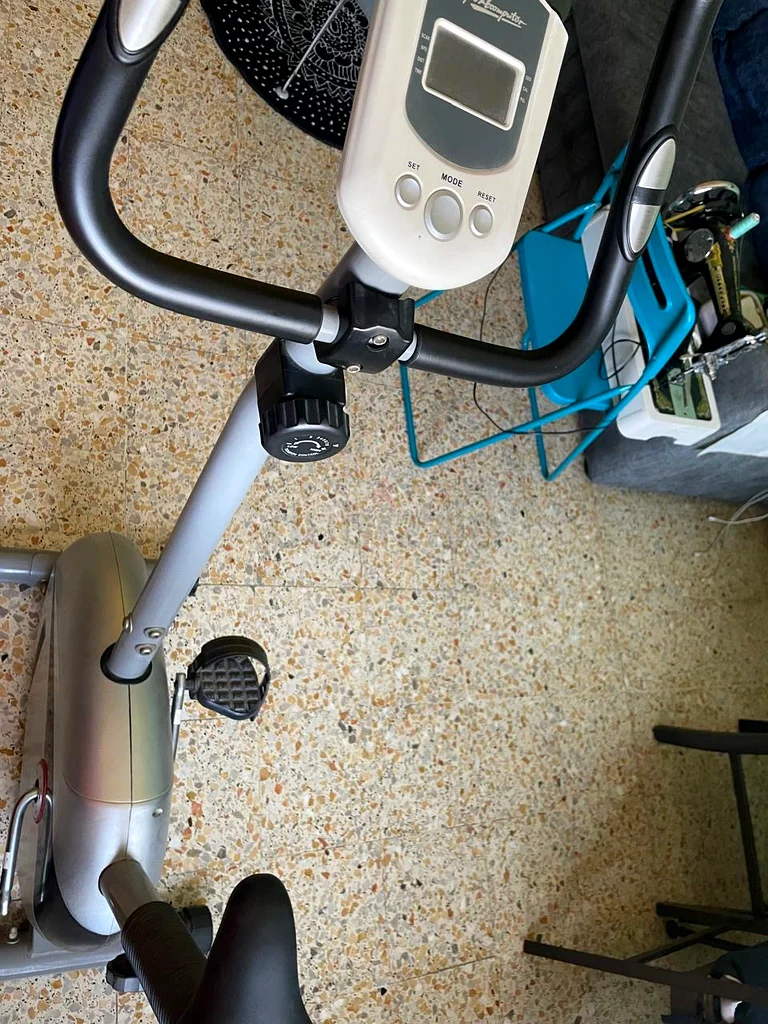 Elevate Your Workout with this Quality Fitness Elliptical Machine!63243194127491110