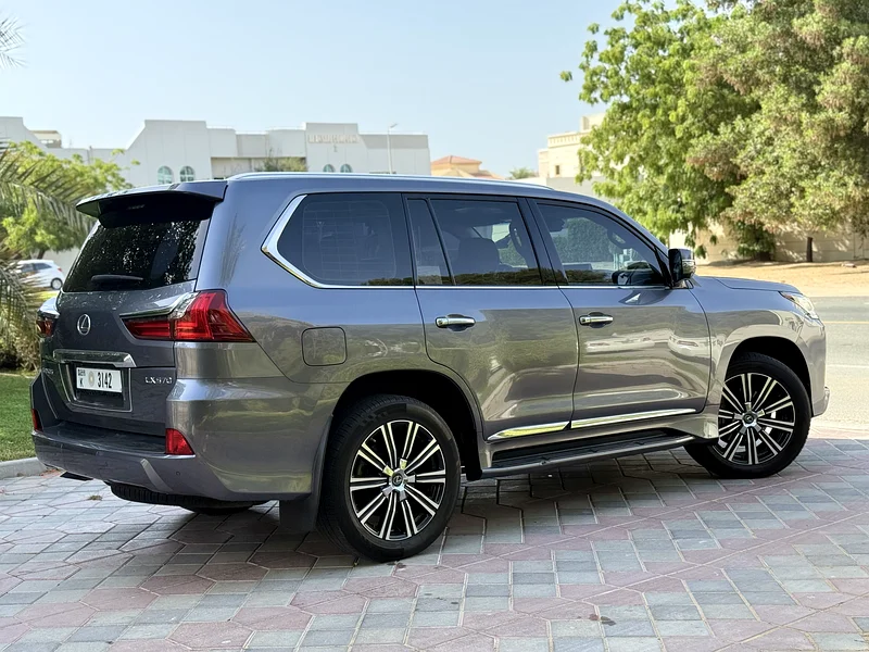 لكزس LX570 بلاتينوم، خيار كامل، رمادي، أميال قليلة، 2020، كأنه جديد63226215795331114