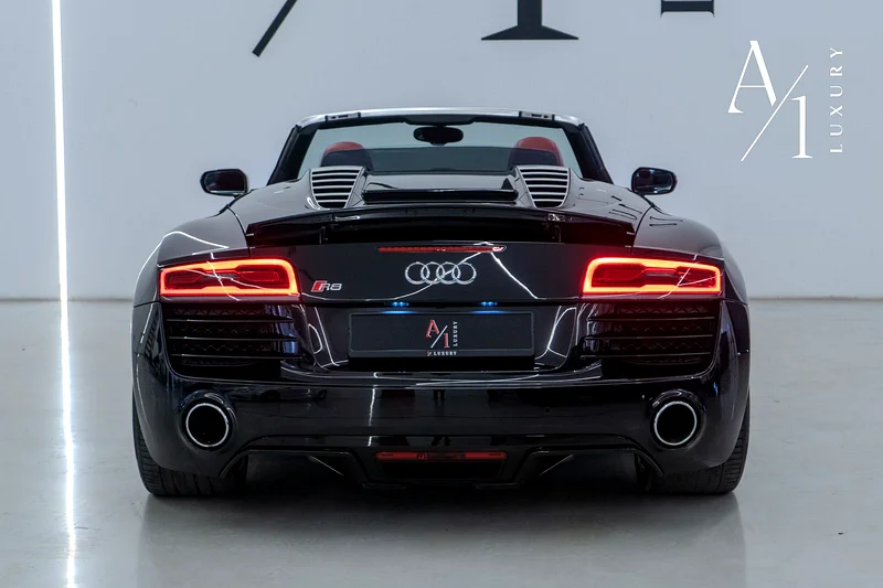 أودي R8 كواترو سبايدر V8، 2014، سجل الصيانة، كيلومترات قليلة جدًا، حزمة ألياف الكربون، دول مجلس التعاون الخليجي63225313672323114
