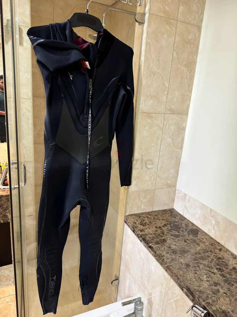 Premium Dive Suit for All Your Underwater Adventures!632426914026271128