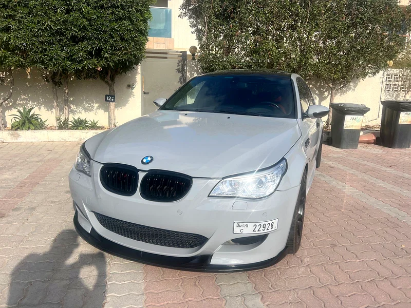 BMW M5 V10 2006 original colour is black have stickers nardo gray63138716853506112
