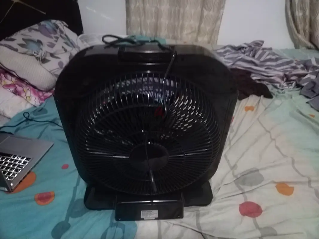 Sonashi 12 Rechargeable Fan – Almost New!