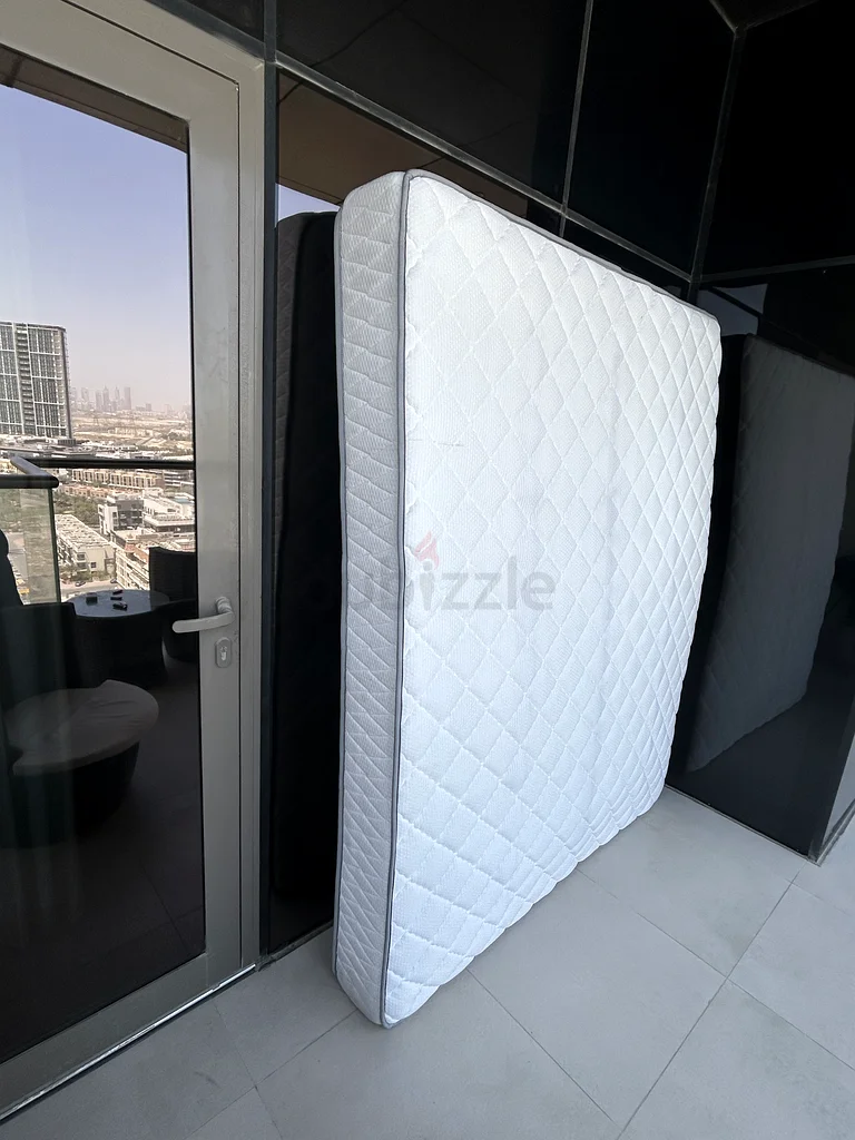 فراش بحجم الملكة (160 × 200) مجانًا!!62930652258817111