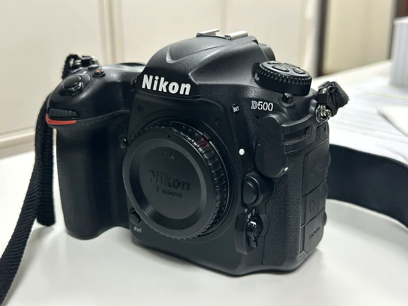 جهاز كاميرا نيكون D500 + مقبض بطارية + 3 بطاريات + جهاز تحكم عن بعد63242171684226111