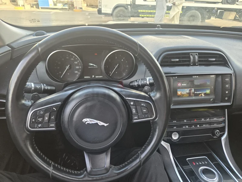 Stunning Jaguar XE Prestige 2.0L Diesel Automatic 2017 Grey Sedan 5 Seats62930623100545114