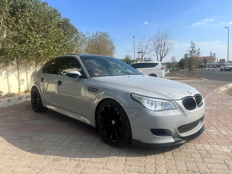 BMW M5 V10 2006 original colour is black have stickers nardo gray63138716853506111