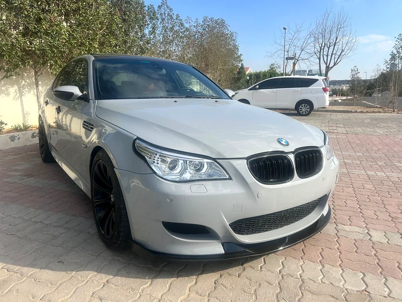 BMW M5 V10 2006 original colour is black have stickers nardo gray63138716853506113