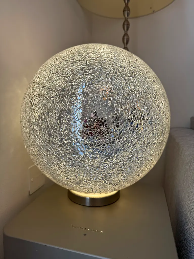 Stand alone light ball