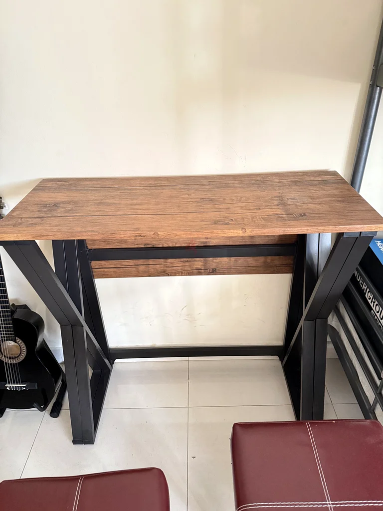 طقم طاولة بار صناعية أنيقة - مثالي للمساحات الصغيرة!63220322697986114