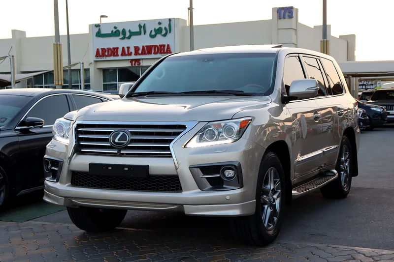 لكزس LX570 بلاتينيوم / دول مجلس التعاون الخليجي / 2013 / طلاء أصلي / مالك أول63226738209665112