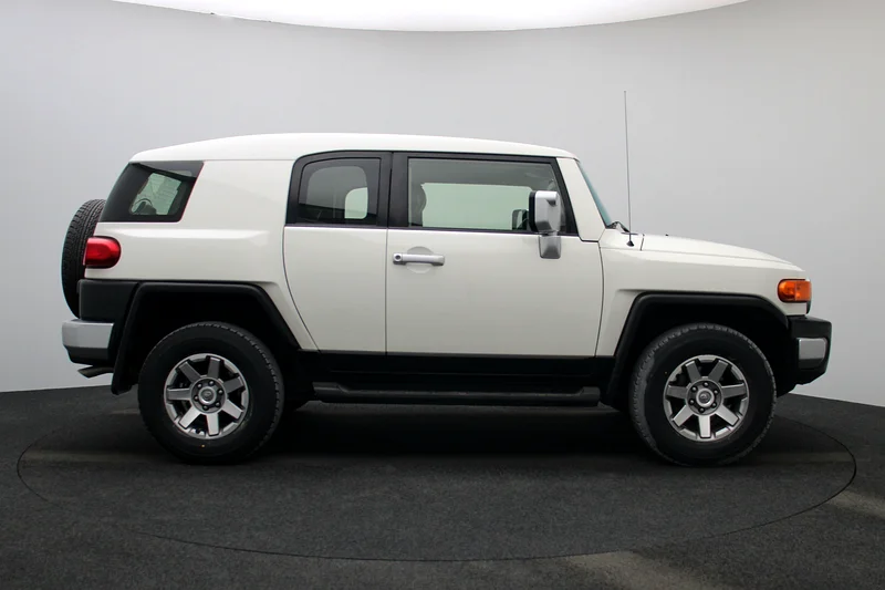 TOYOTA FJ CRUISER 5 DR P 4.0L AT GXR RB*2 YEARS FREE SERVICING*63157883927426114