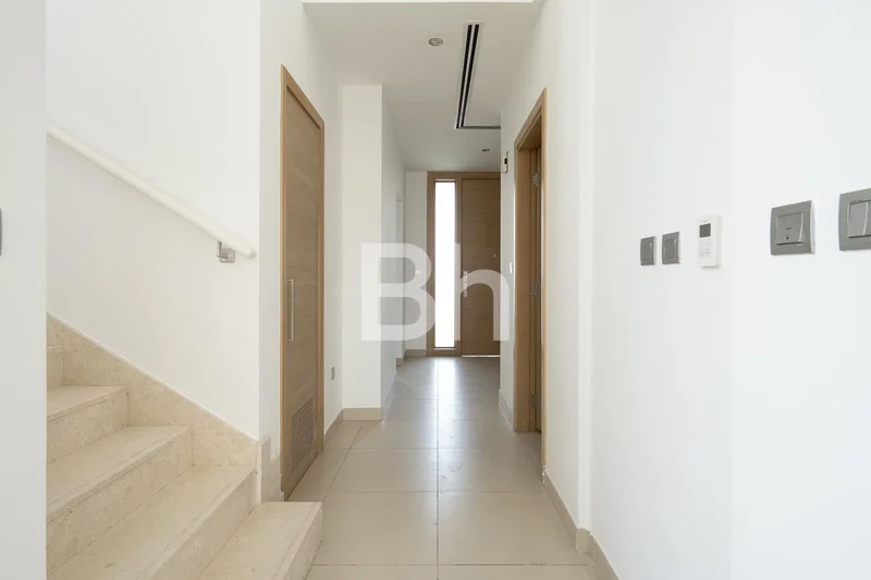 Corner Unit | Vacant | Prime Location62894202681857114