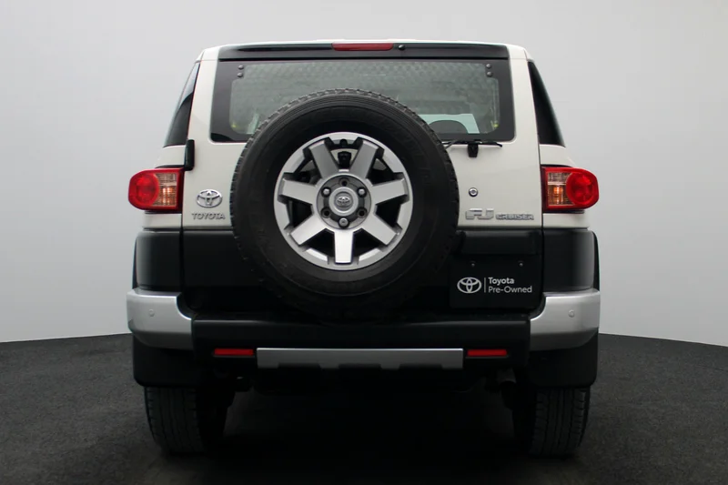 TOYOTA FJ CRUISER 5 DR P 4.0L AT GXR RB*2 YEARS FREE SERVICING*63157883927426113