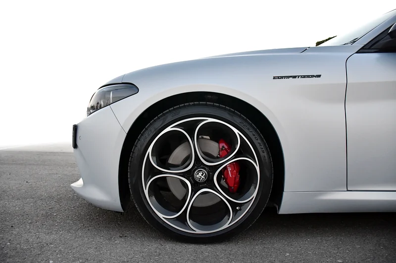 AED 3,132 / Month | Alfa Romeo | Giulia Competizione | 2024 | Warranty and Service | Service History63232619622017113