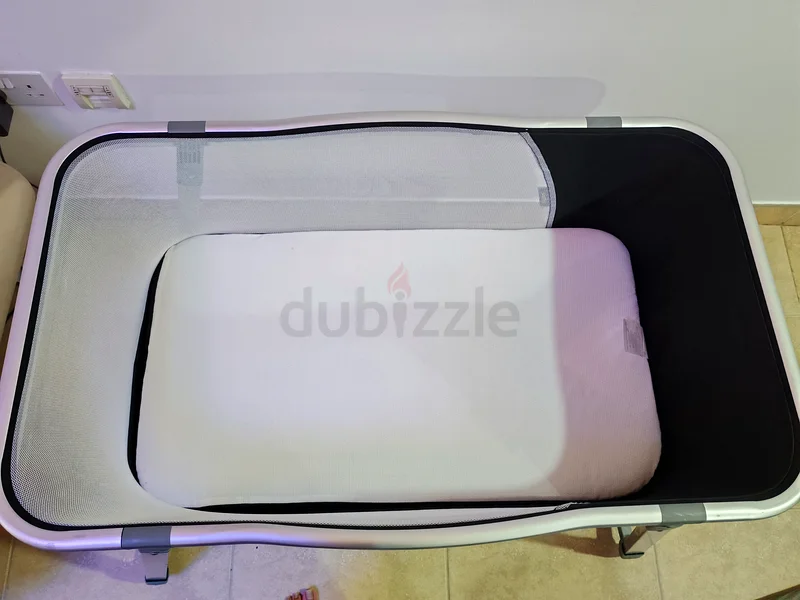 سرير أطفال أنيق وعملي معروض للبيع!63175736299523113