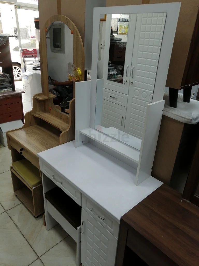 طاولة تزيين بيضاء بالكامل63219339985153111